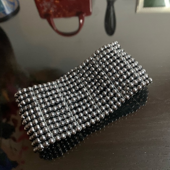 Metallic grey beads bracelet 🌚 - Picture 4 of 6